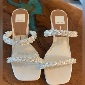 Dolce vita vanilla pearl noel wide heals